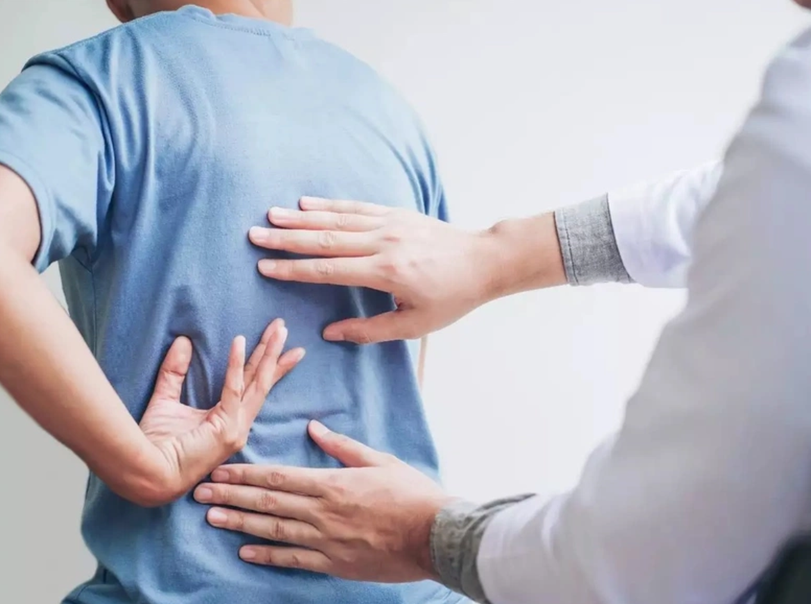 Đau Lưng Là Dấu Hiệu Của Bệnh Gì?
